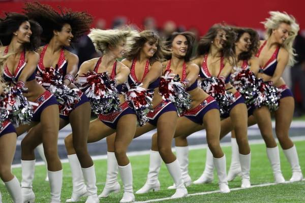 Cheerleaders. Il lato sensuale dello spettacolo sportivo